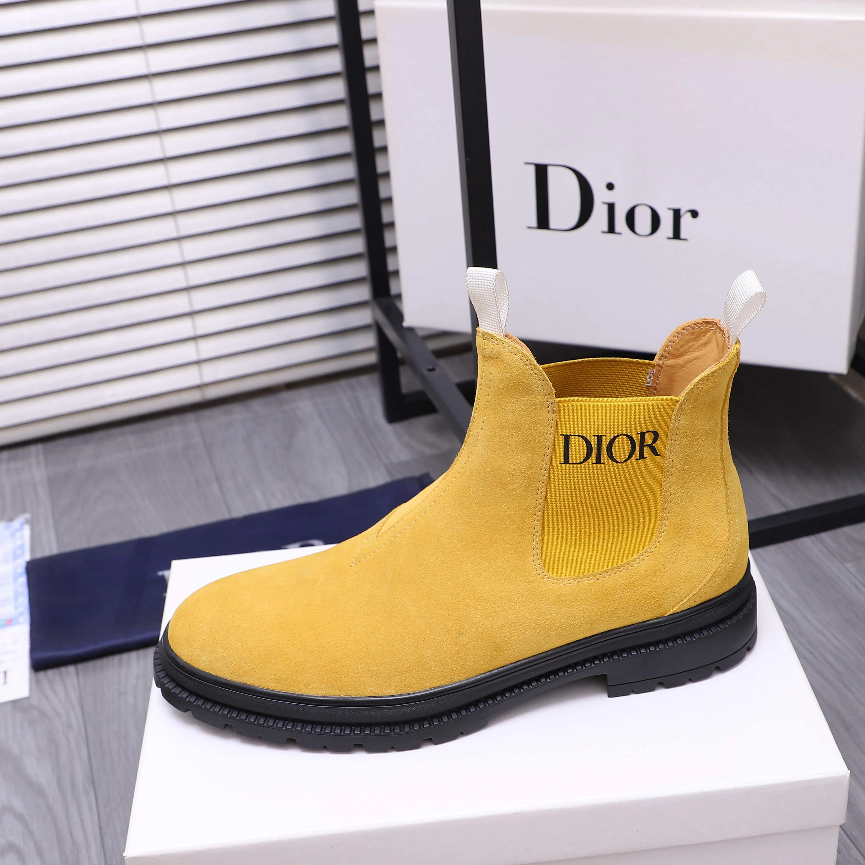 Men's shoes 💰500 Product trademark: Dior "Dior" high-top casual shoes Regular size: 38-45 (45 is custom-made and non-returnable) Product materials: Selected frosted cowhide upper, cowhide lining, rubber non-slip outsole